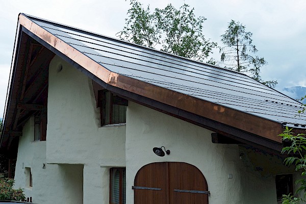 Dachsanierung mit Solaranlage Region Thun